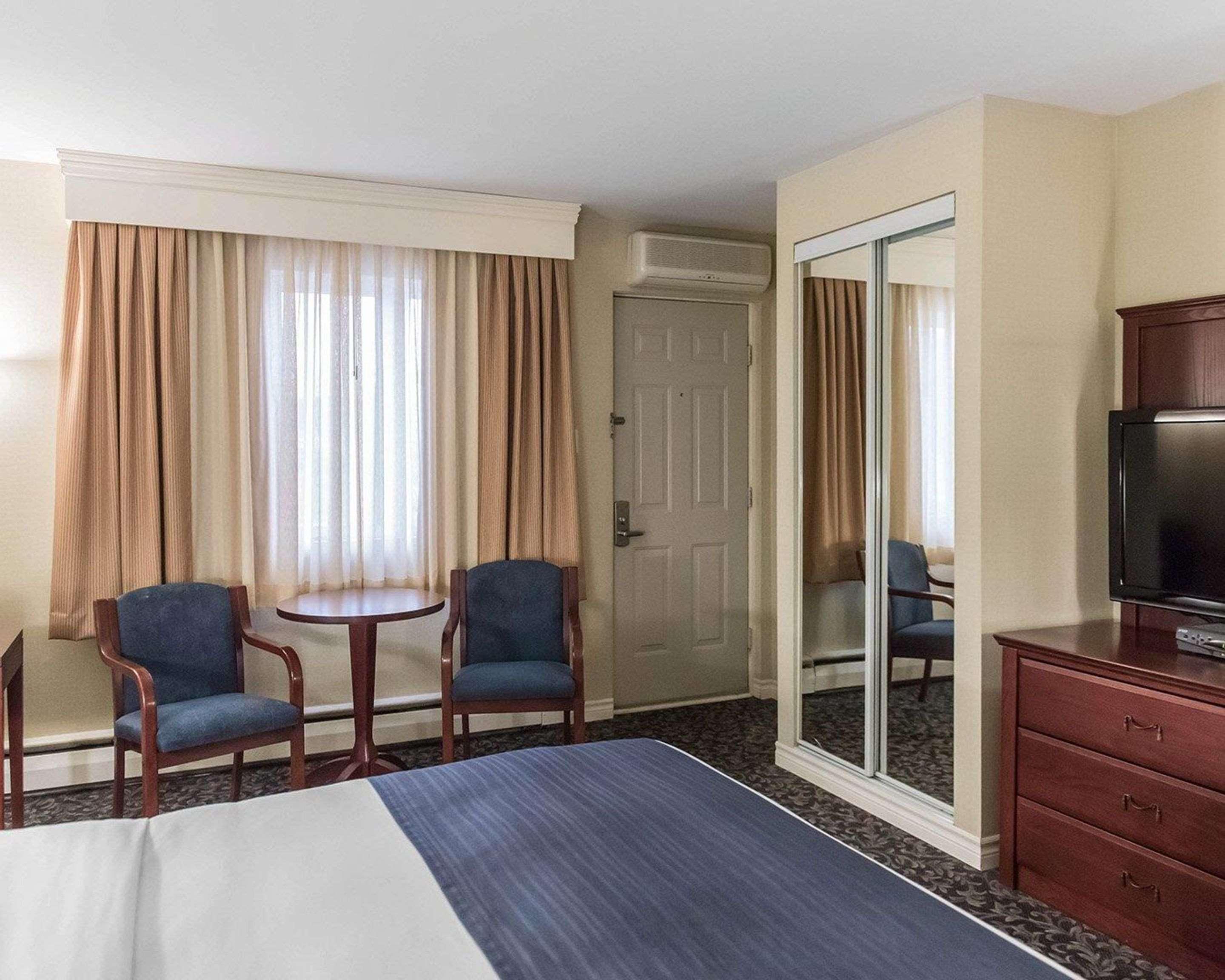Quality Inn Mont-Laurier Exterior photo